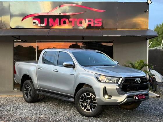 TOYOTA HILUX 2.8 D-4D TURBO DIESEL CD SR 4X4 AUTOMÁTICO